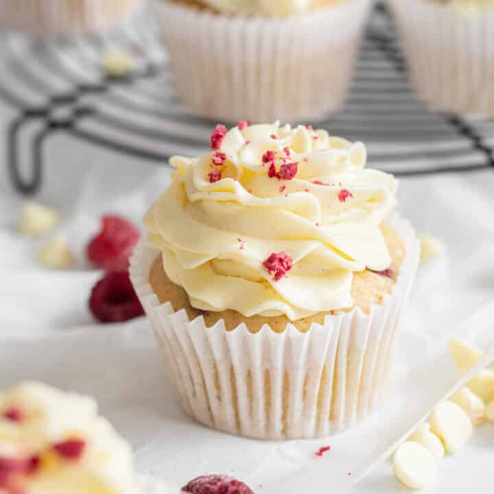 White Chocolate Raspberry Cupcakes 