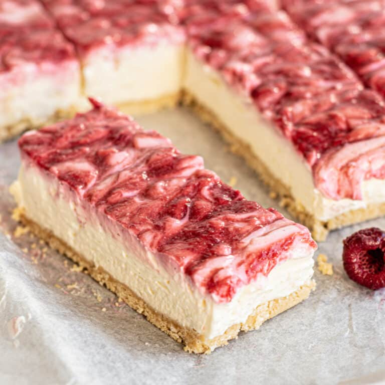 No-Bake Raspberry Cheesecake Bars