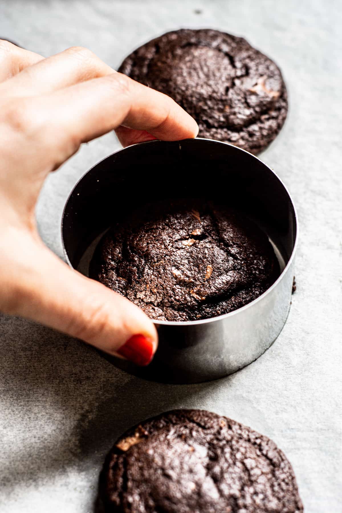 round chocolate cookie.