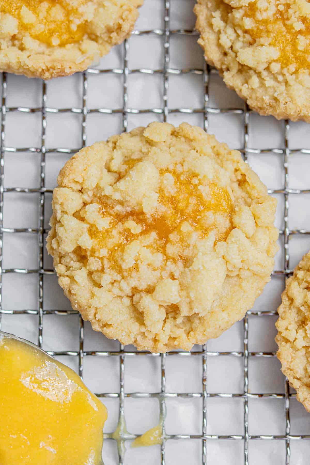 birds eye of lemon cookies.